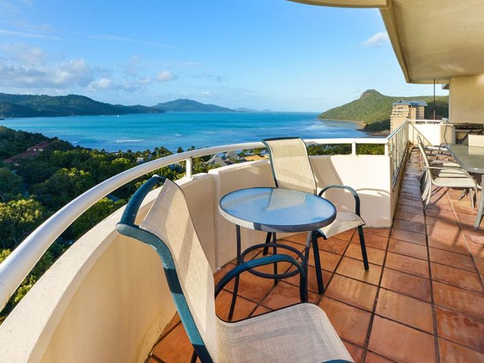 yacht harbour tower 13 hamilton island